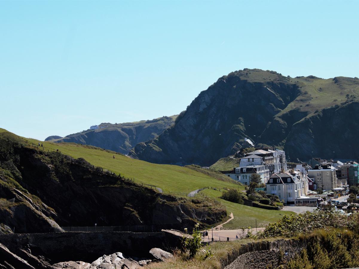 Ocean Breeze Villa Ilfracombe Exterior photo
